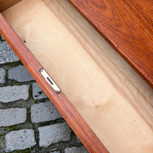 Kommode Teak mit Schloss aus Dänemark