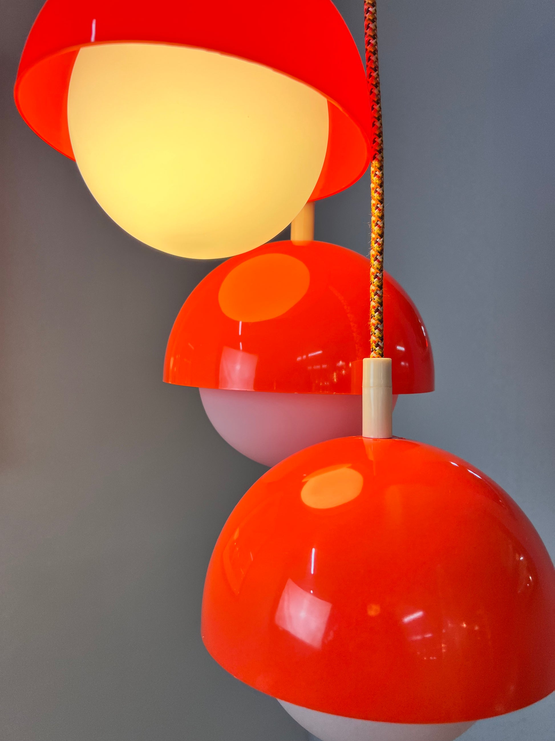 Hängelampe rot weiß Opalglas Kunststoff