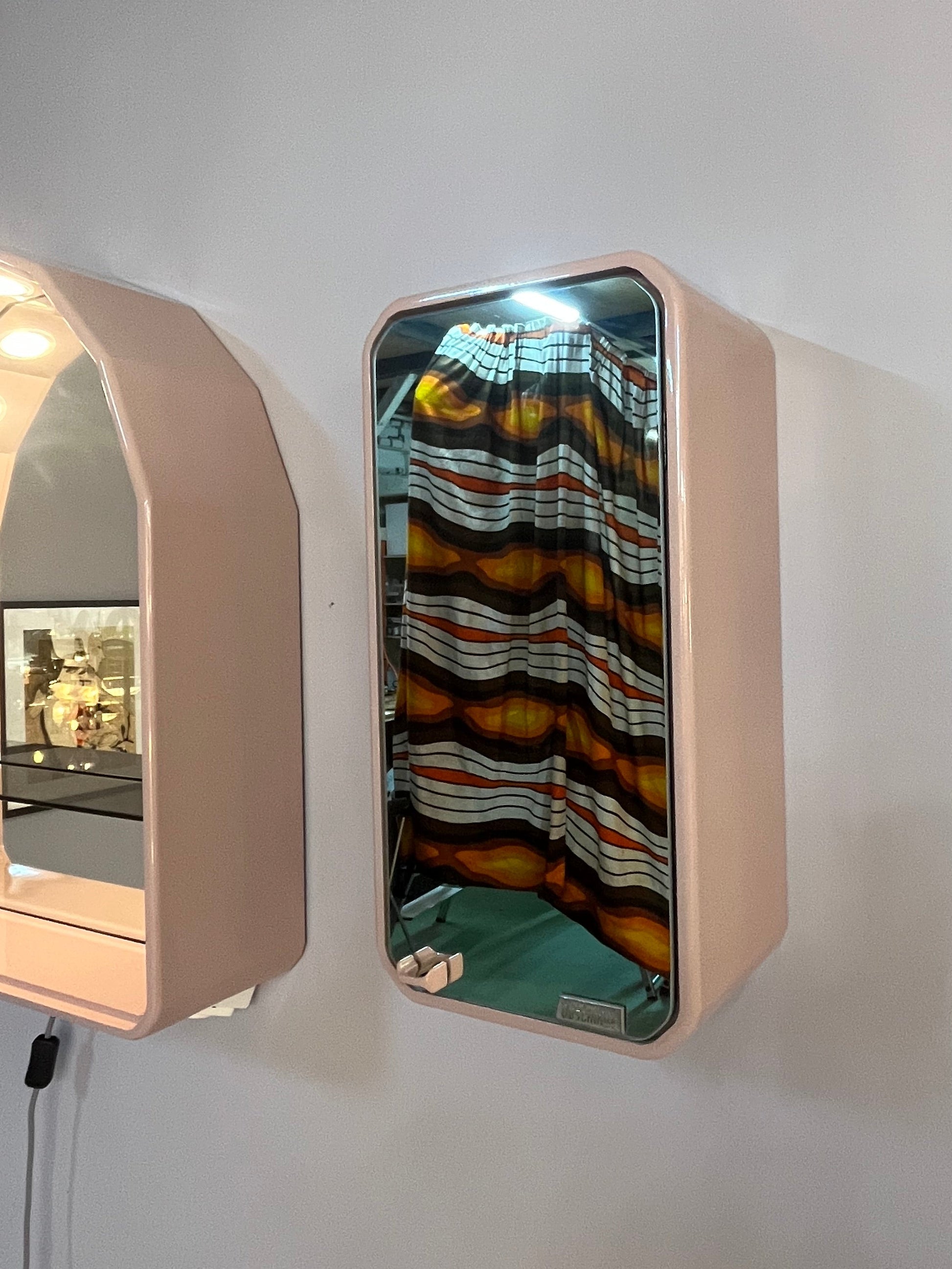 Set: Spiegelschrank rosa von Duscholux