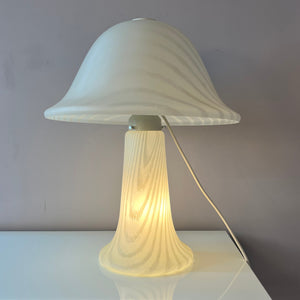 Pilzlampe weiß mit Zebramuster von Peill & Putzler