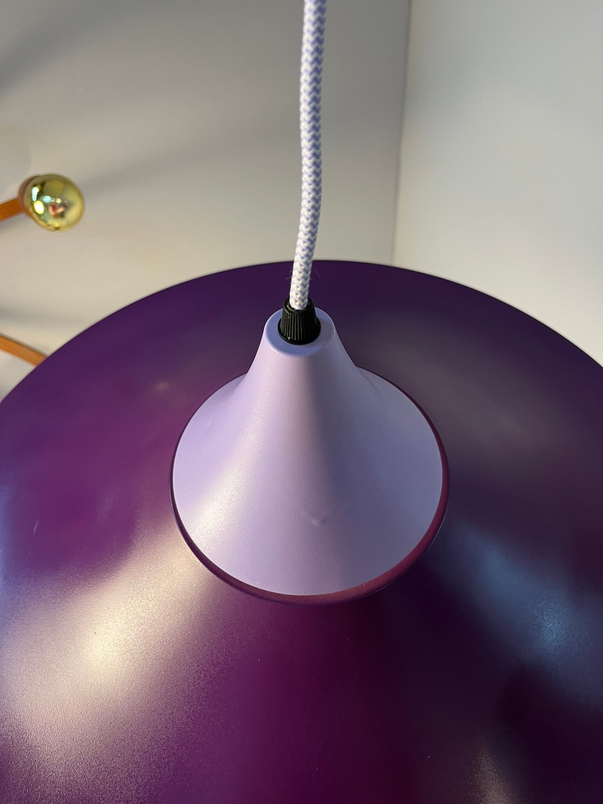 Trichterlampe lila flieder neu lackiert aus Dänemark
