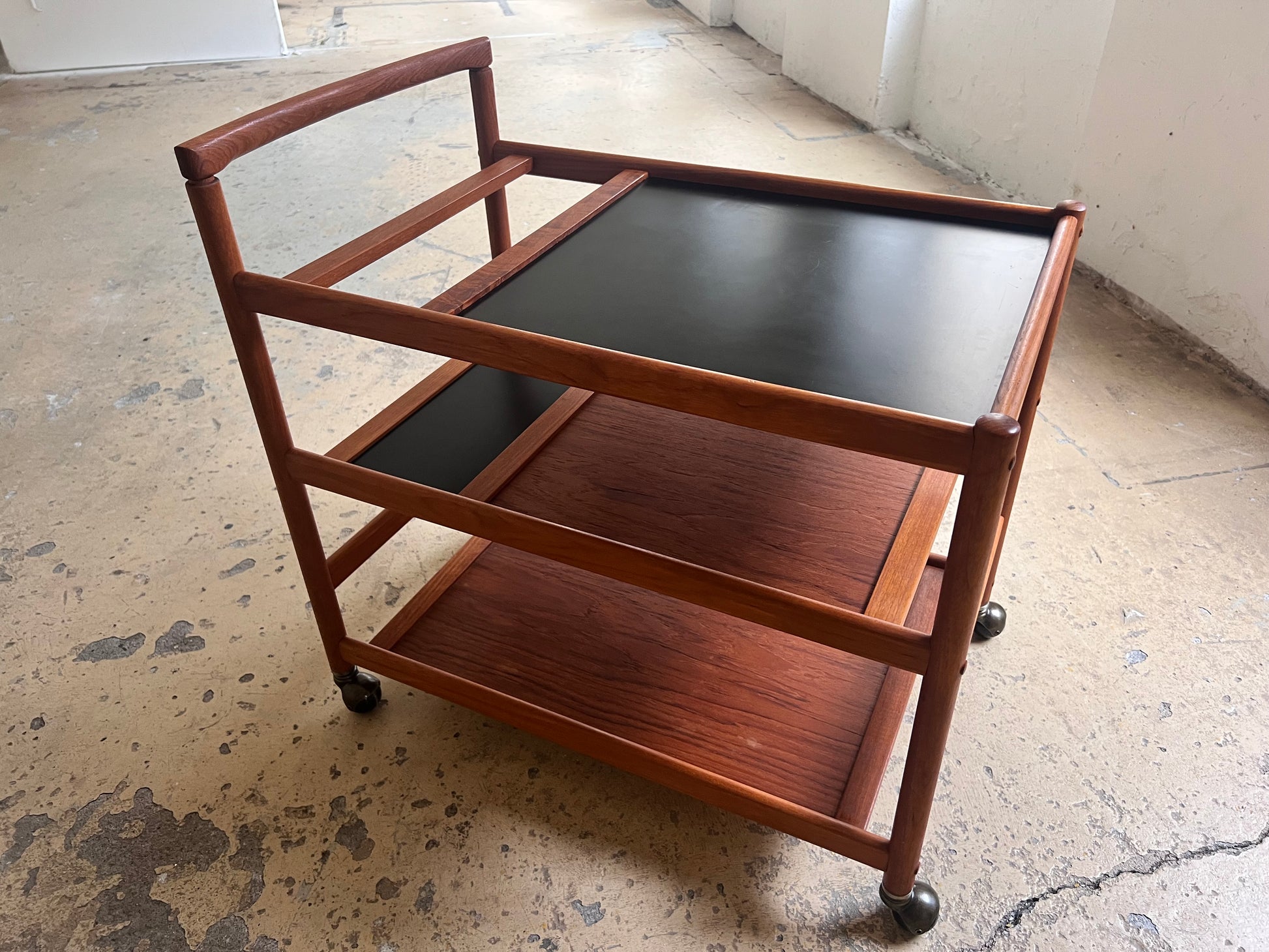 Barwagen Teak von Nissen Dänemark