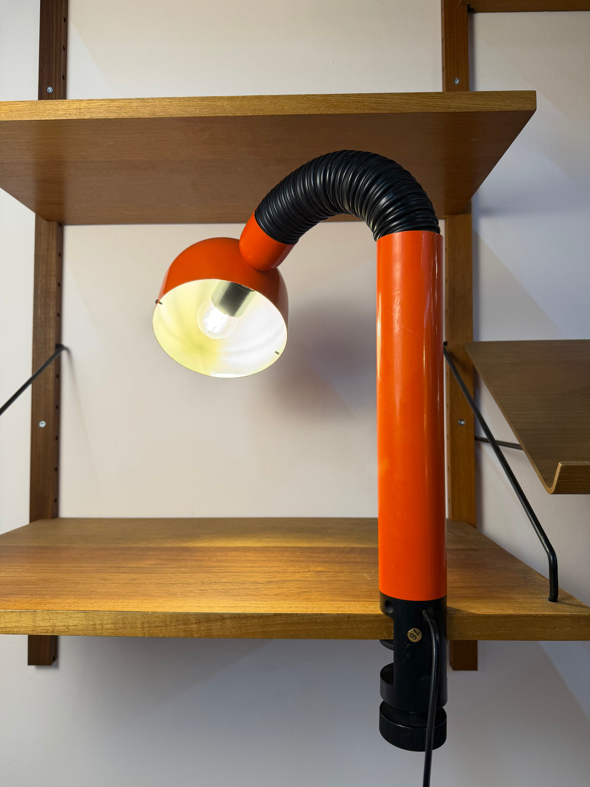 Klemmlampe orange schwarz aus Dänemark