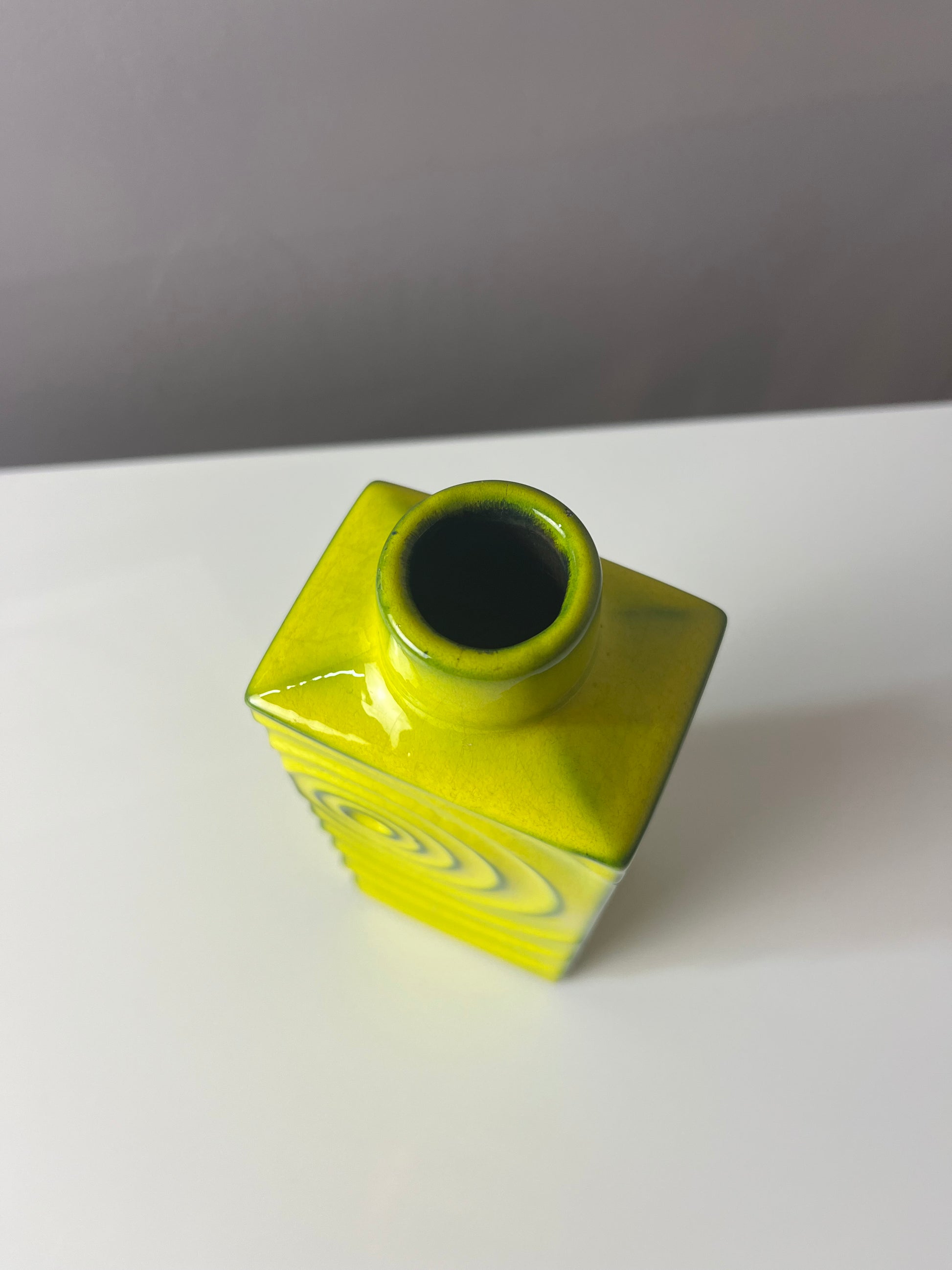 Vase Zyklon 213/20 grün von Cari Zalloni für Steuler