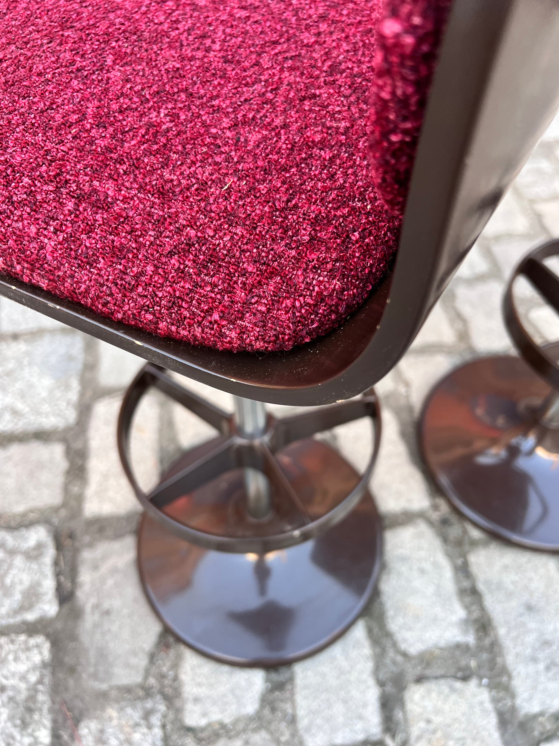 Barhocker braun rot neu bezogen