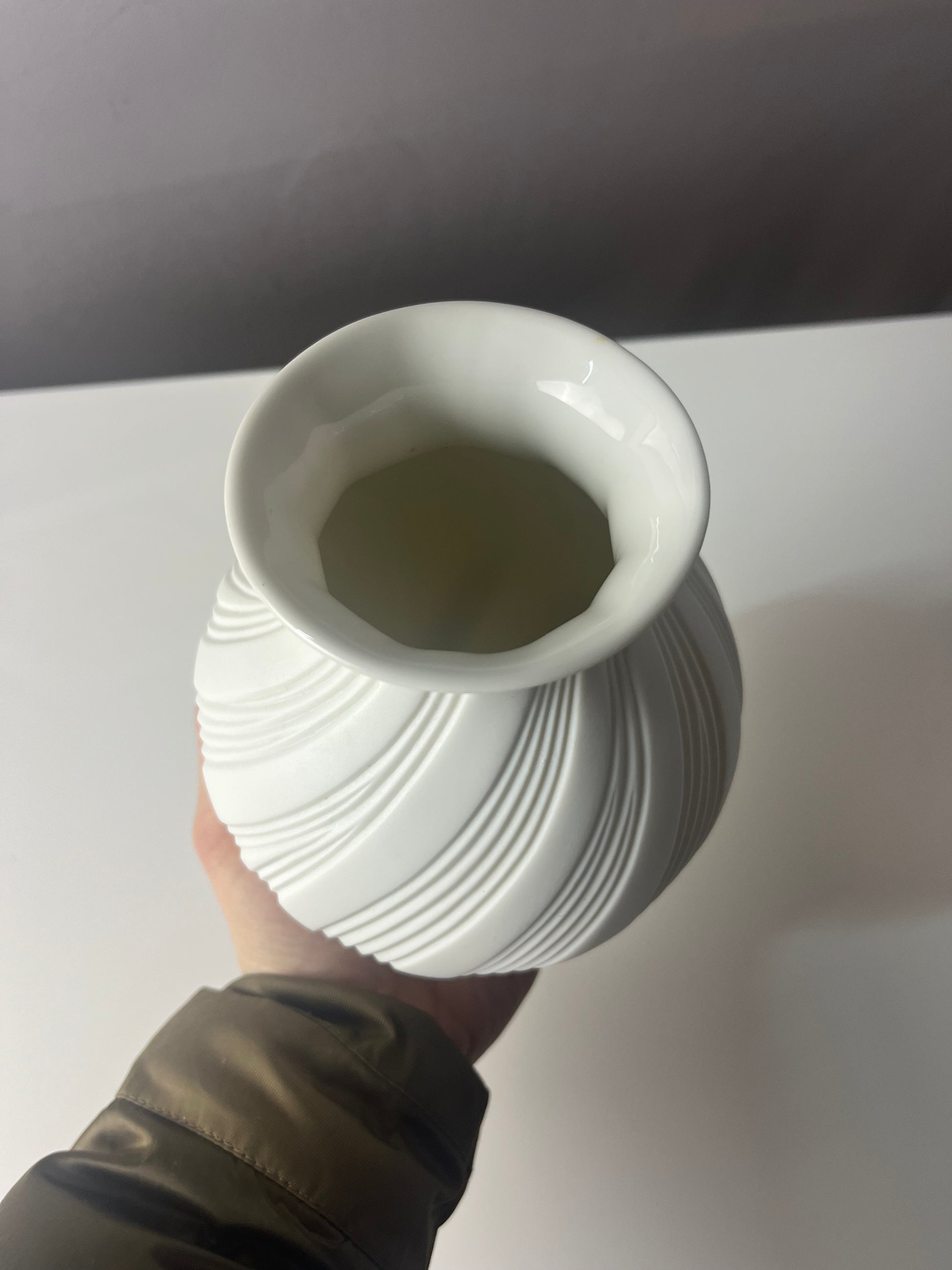 Vase 0216 Biskuitporzellan von Manfred Frey für Kaiser