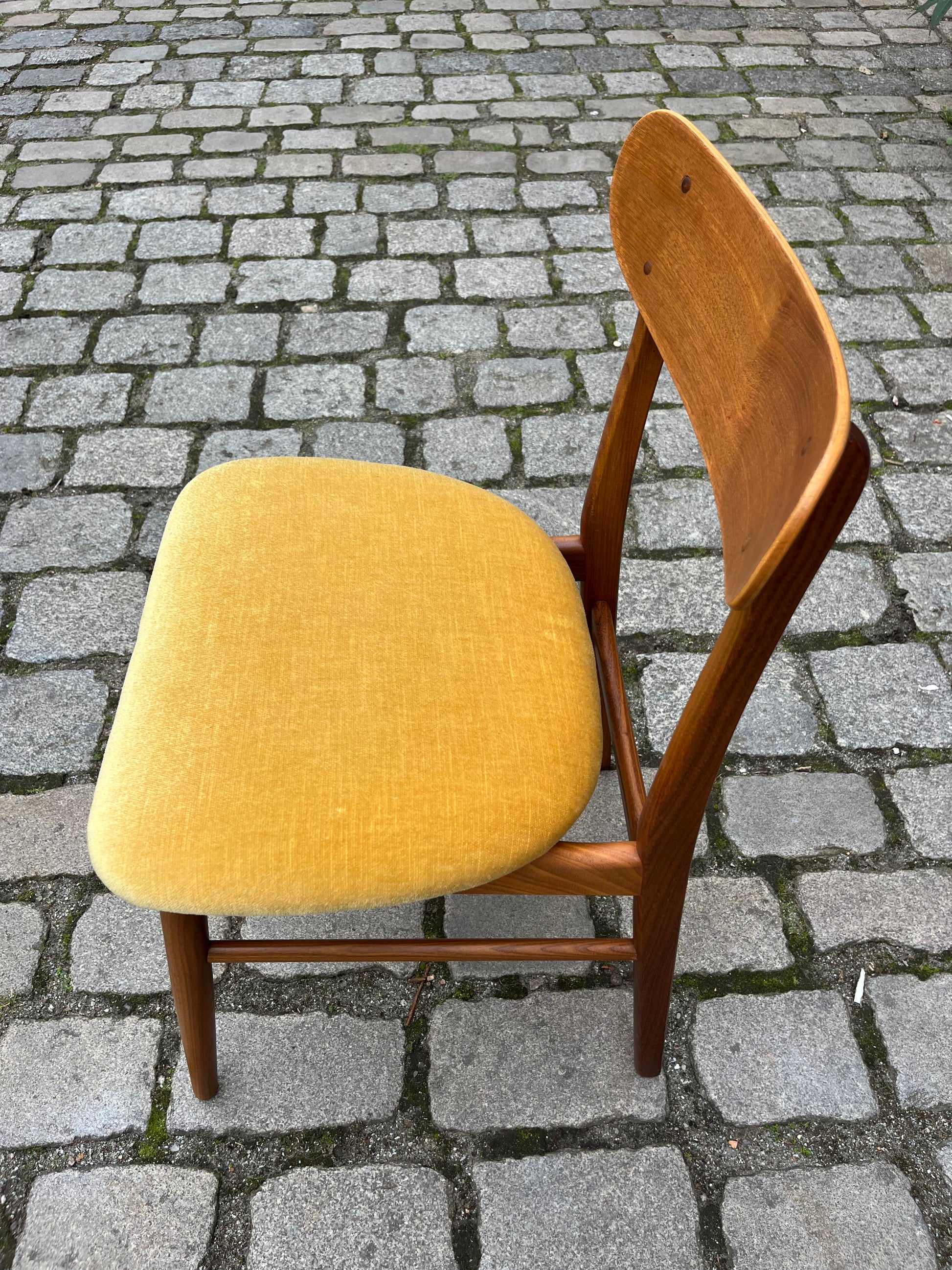 Polsterstuhl gelb Samt Teak