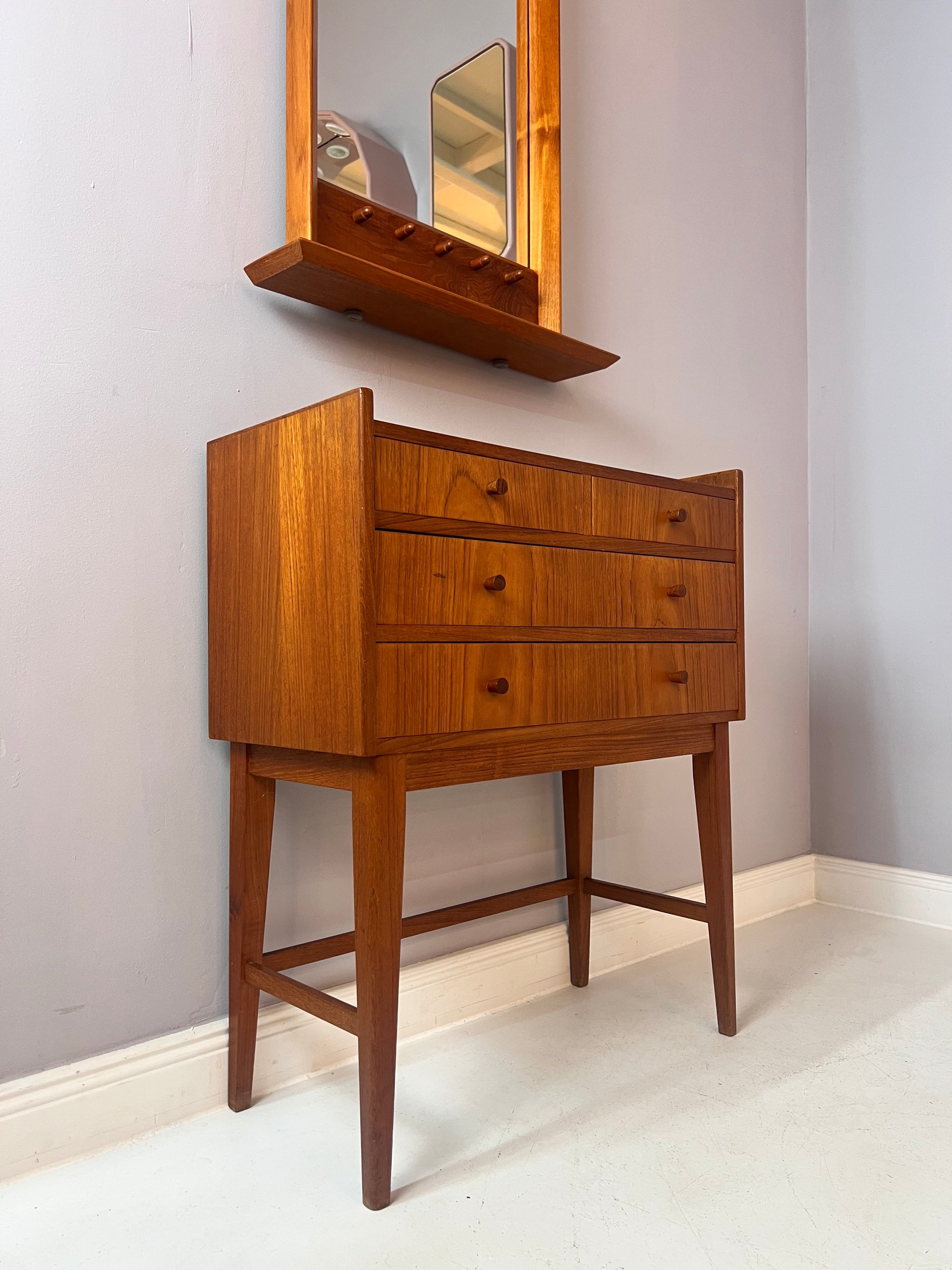 Set: Kommode mit Spiegel Teak