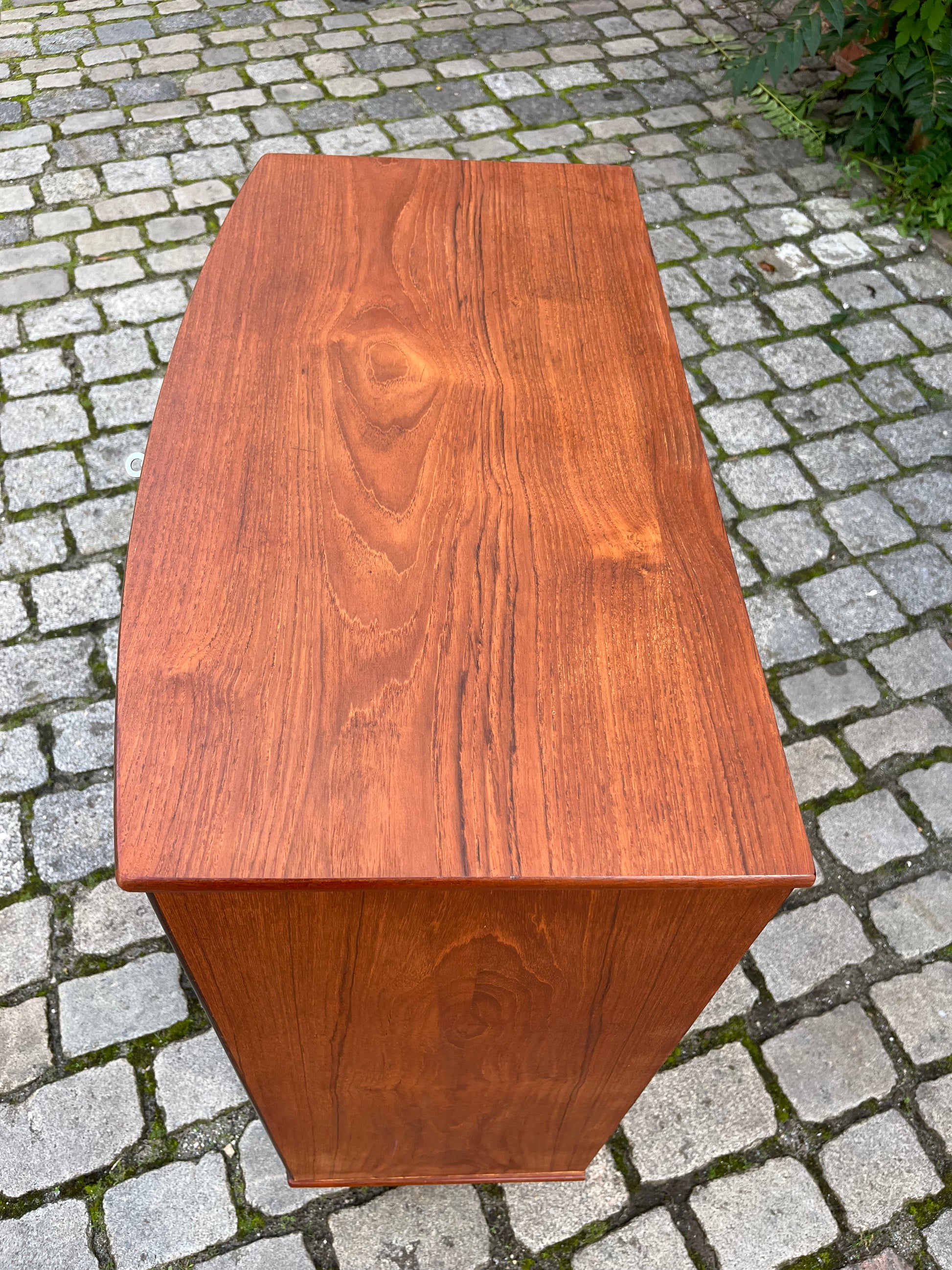 Geschwungene Kommode Teak aus Dänemark