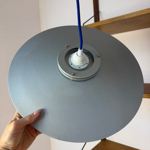 Lamellenlampe silbergrau mit marmoriertem Glasschirm aus Dänemark