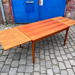 Ausziebarer Esstisch Teak von Henning Kjearnulf