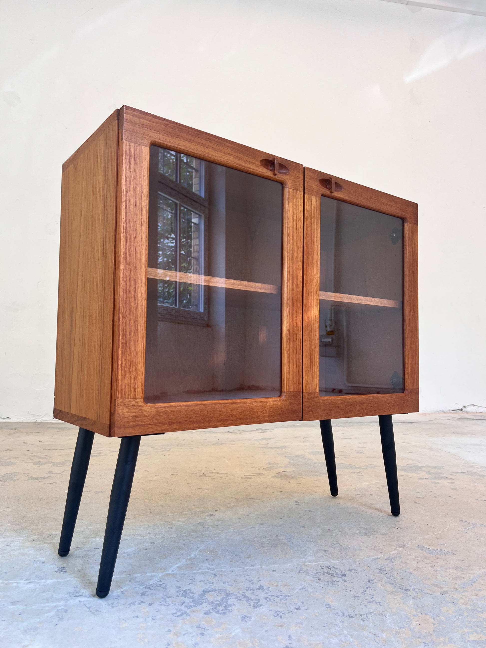 Kleine Vitrine Teak von H. W. Klein für Bramin