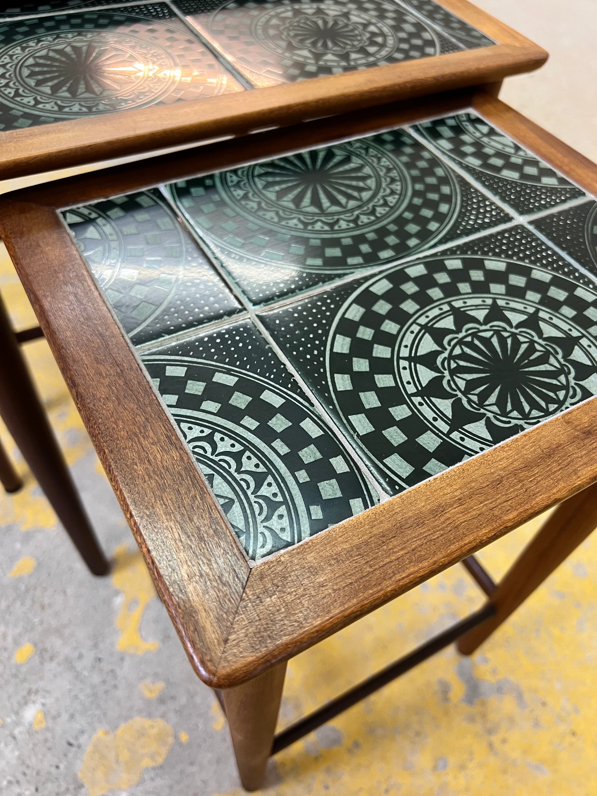 Satztische Teak mit Fliesen aus Dänemark