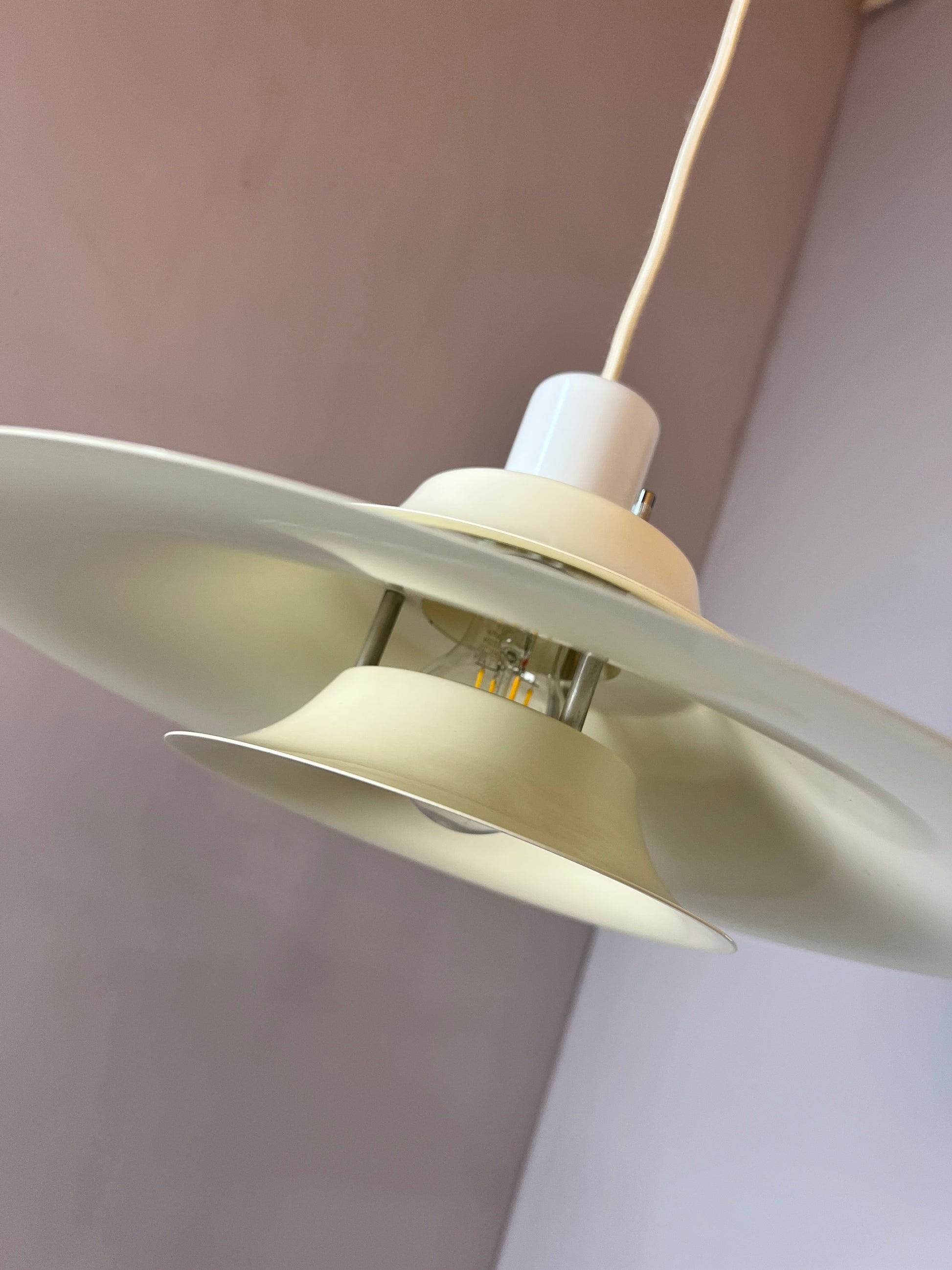 Dänische Lamellenlampe cremeweiss