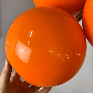 Kleine Kugellampe orange Kunststoff mit Chromstab
