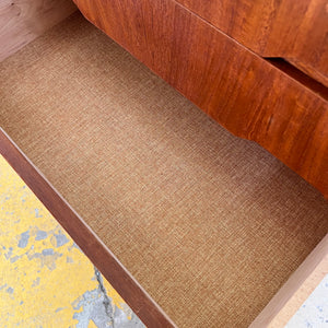 Kommode Teak mit eingelassenen Griffen aus Dänemark