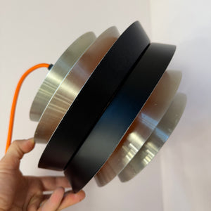Lamellenlampe Trava silber schwarz orange von Carl Thore für Granhaga