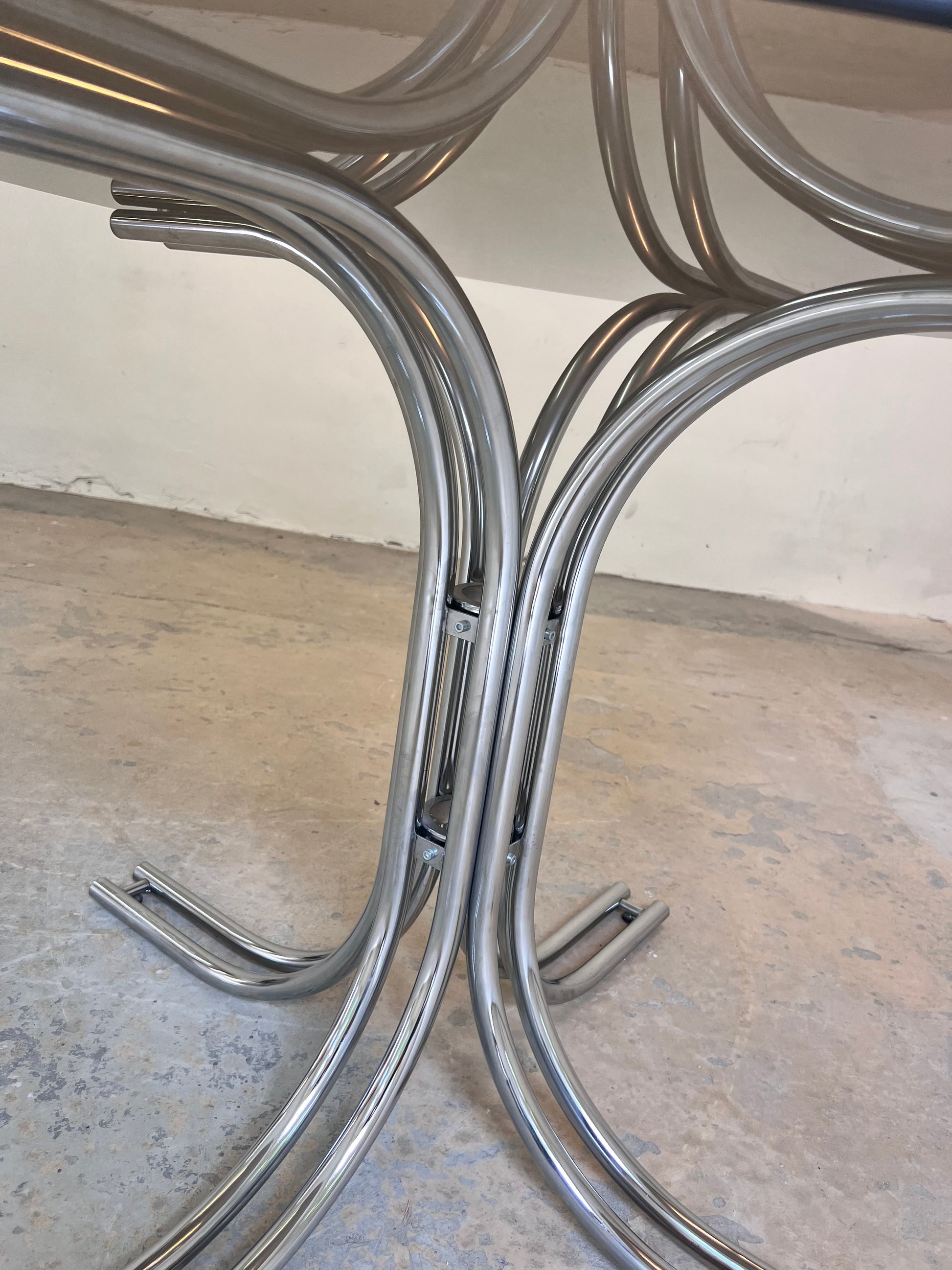 Runder Esstisch getöntes Glas & Chrom