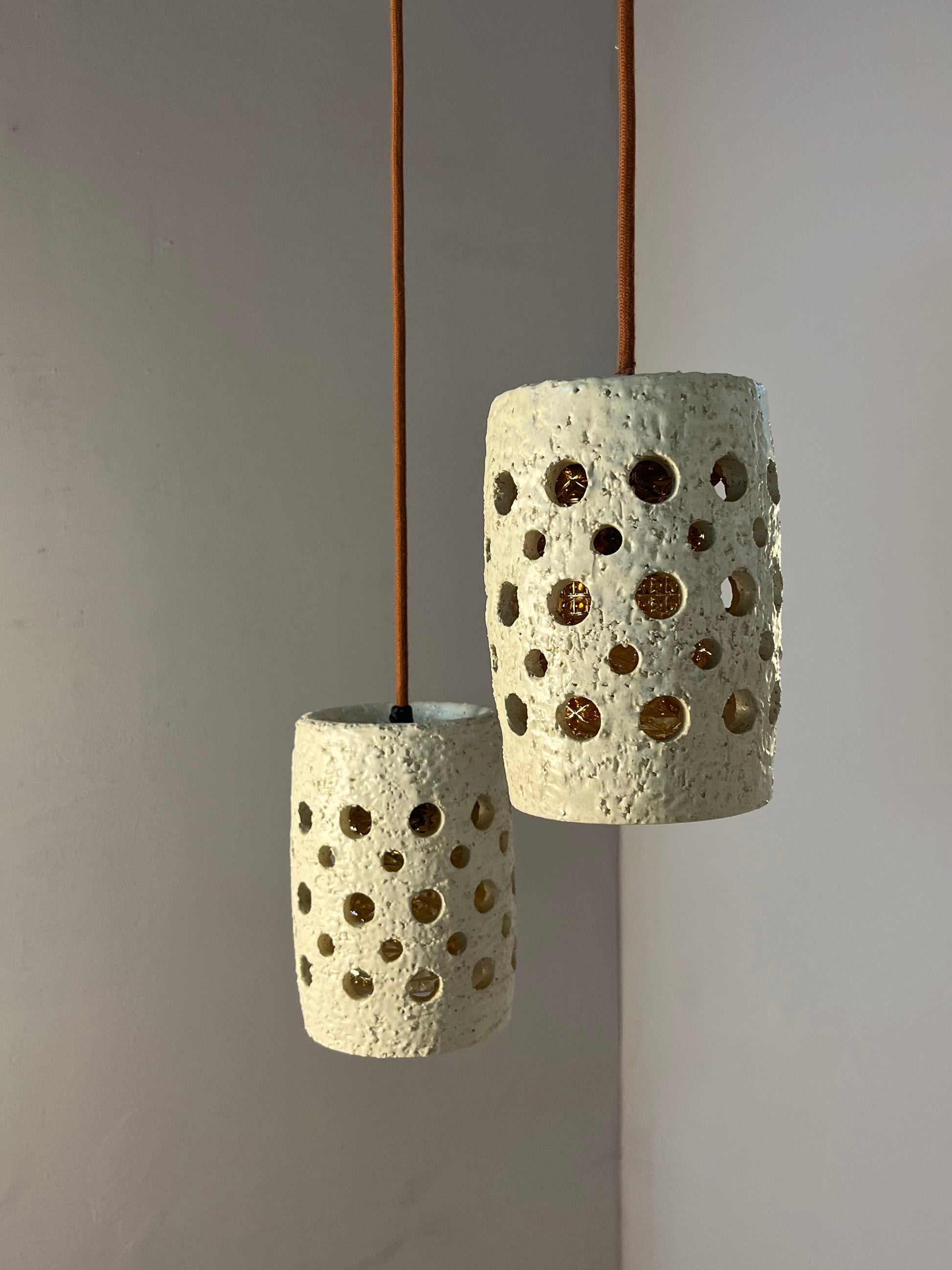 Hängelampe beige Keramik mit Glaseinsatz