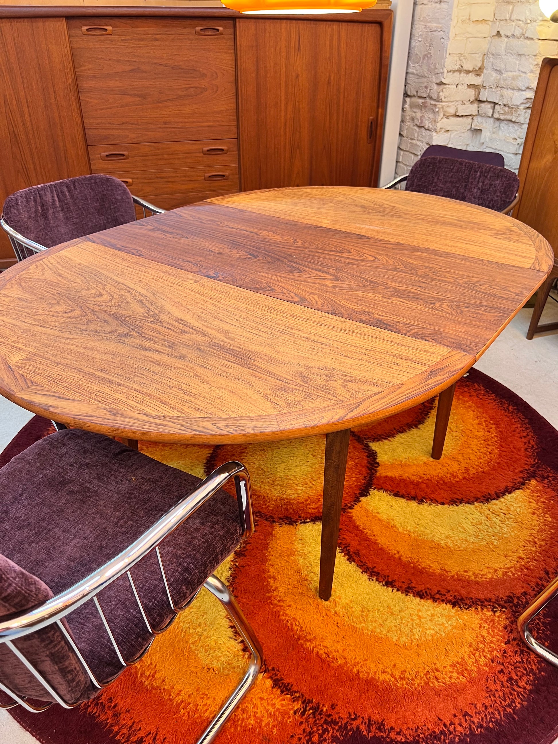 Runder Esstisch Teak mit Butterfly Auszug