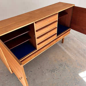 Sideboard Esche mit Schranktüren und Schubladen