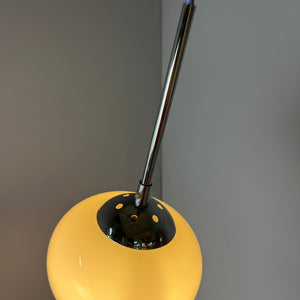 Hängelampe weiß Glas Chrom mit Stab