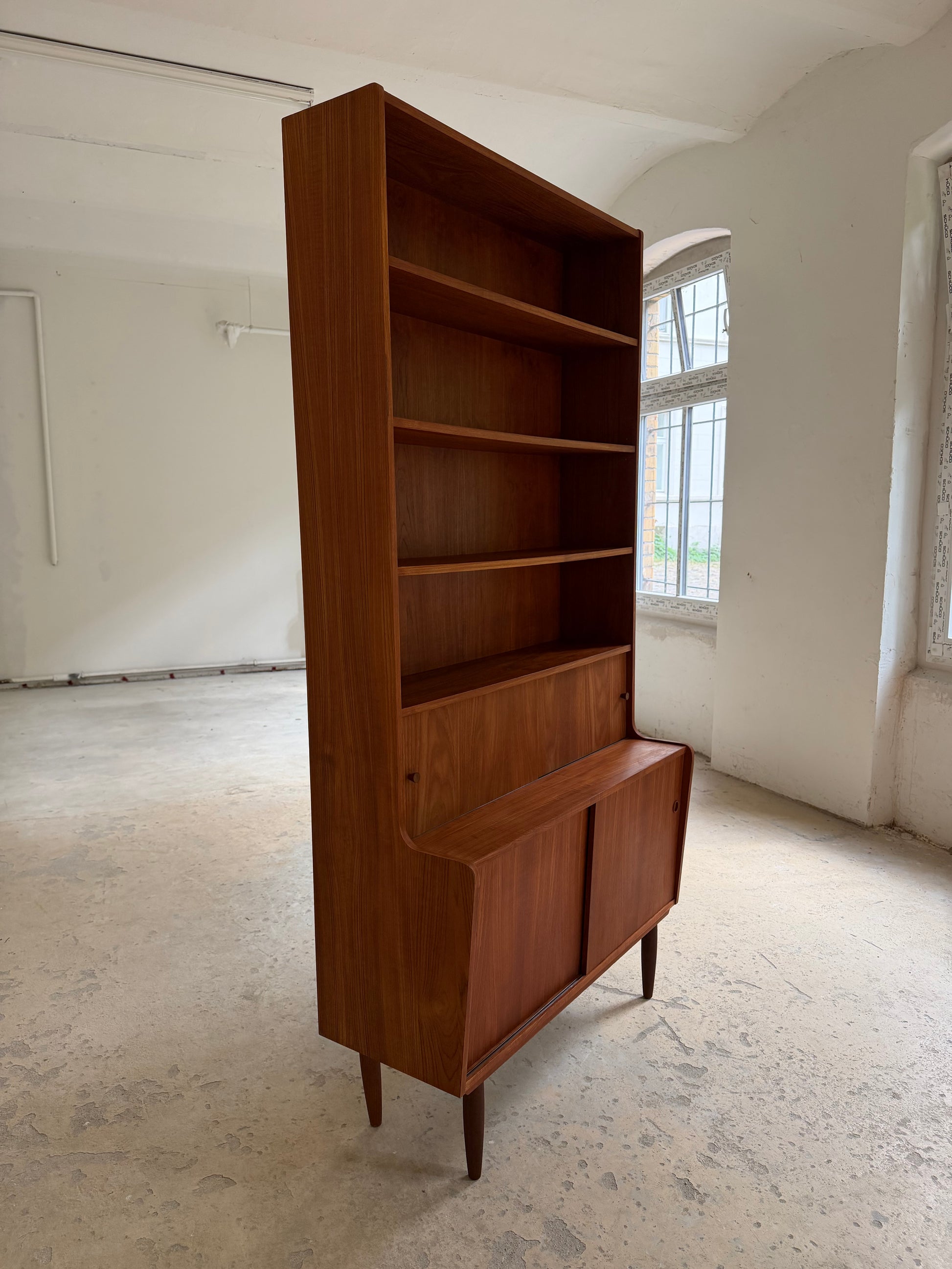 Bücherregal Teak mit Schiebetüren aus Dänemark