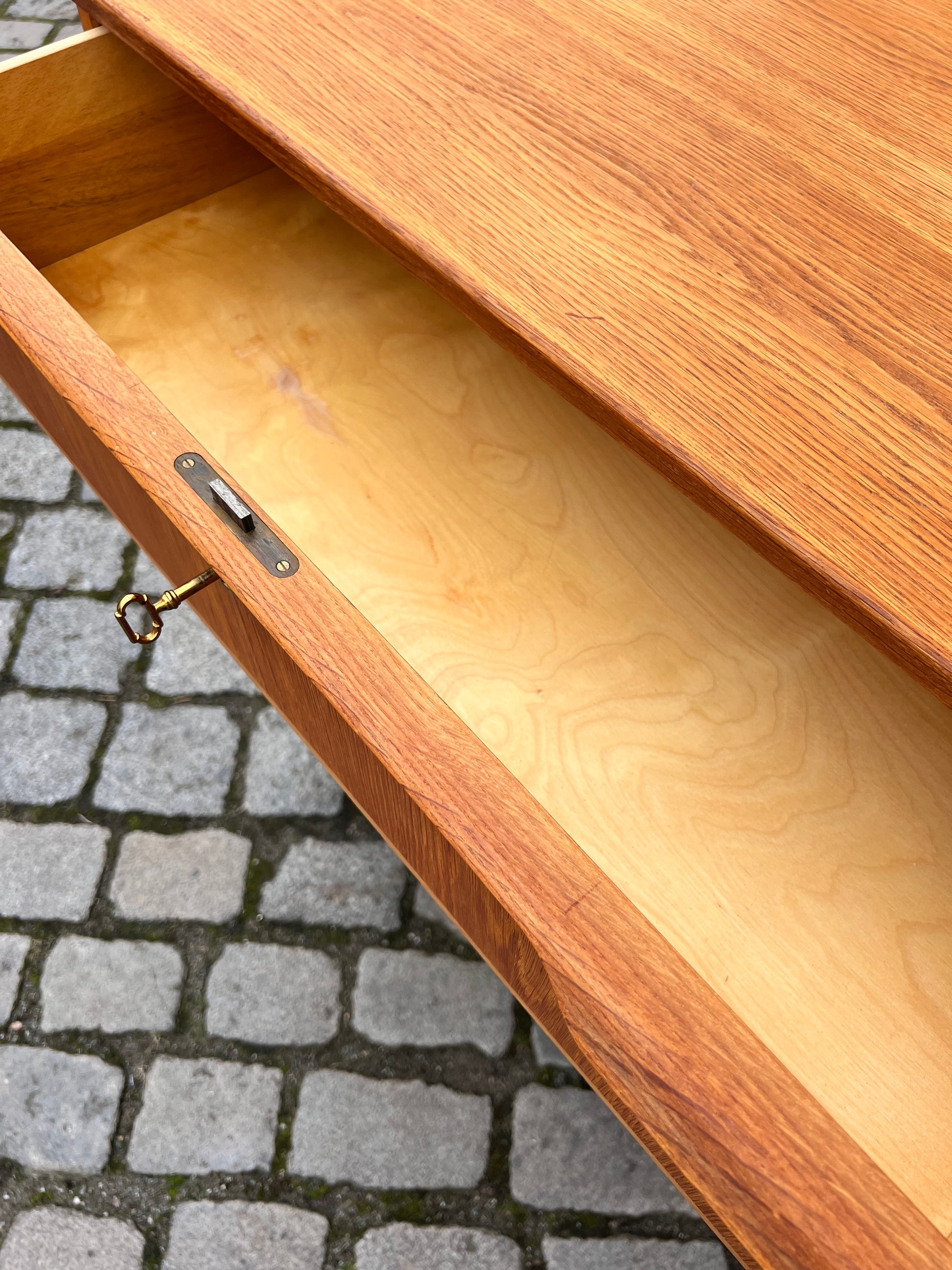 Kommode Eiche mit Schloss aus Dänemark