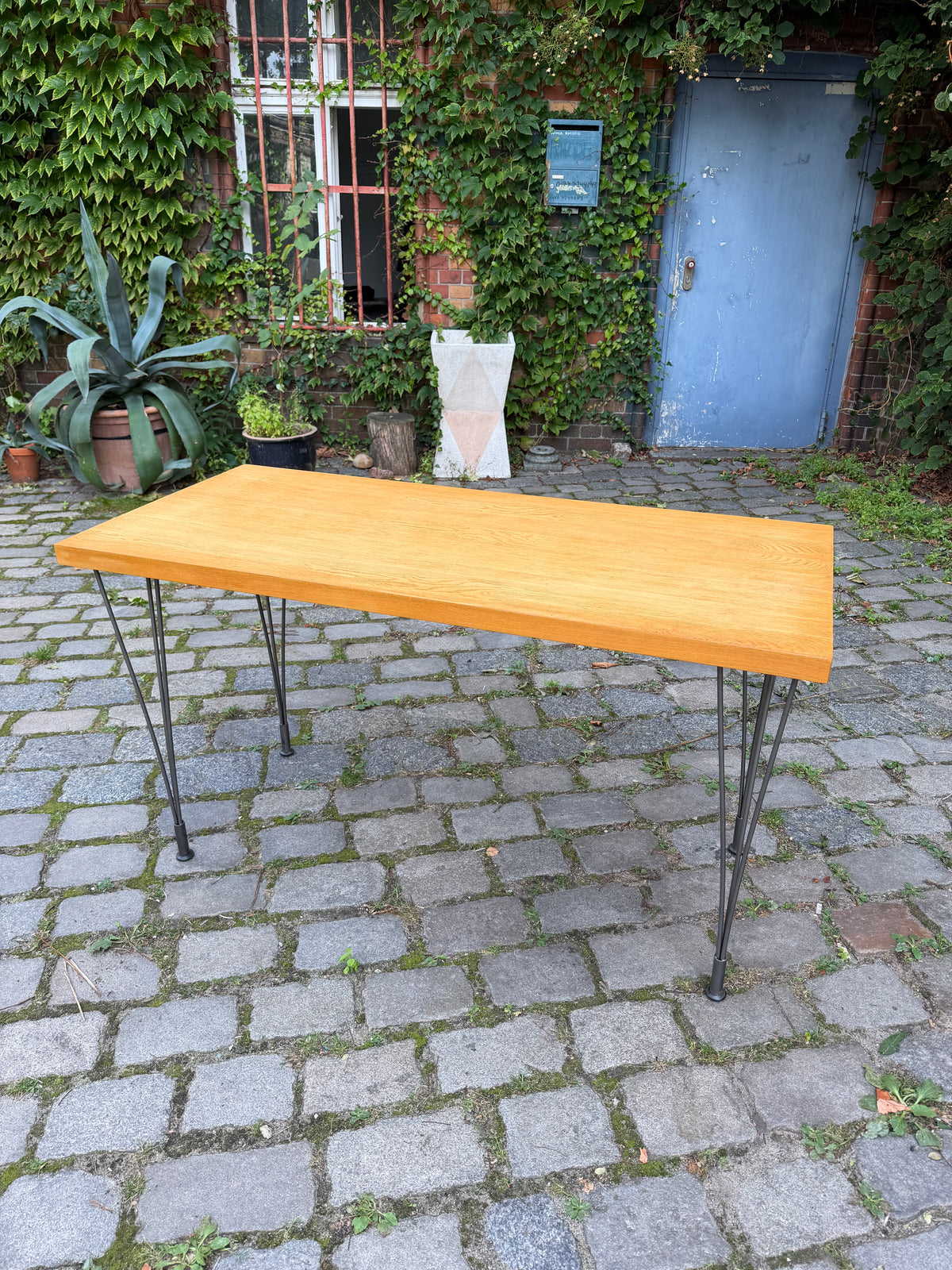 Klubtisch Typ 602/K Esche mit neuen Füßen von Hellerau