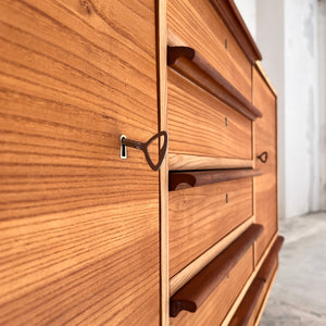Sideboard Esche mit Schranktüren und Schubladen