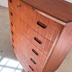 Halbrunde Kommode Teak mit Schloss aus Dänemark