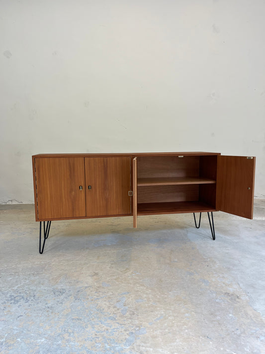 Sideboard Teak mit Flügeltüren & Messinggriffen