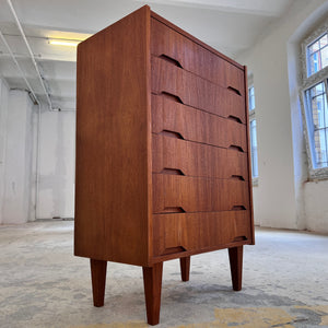 Kommode Teak mit eingelassenen Griffen aus Dänemark