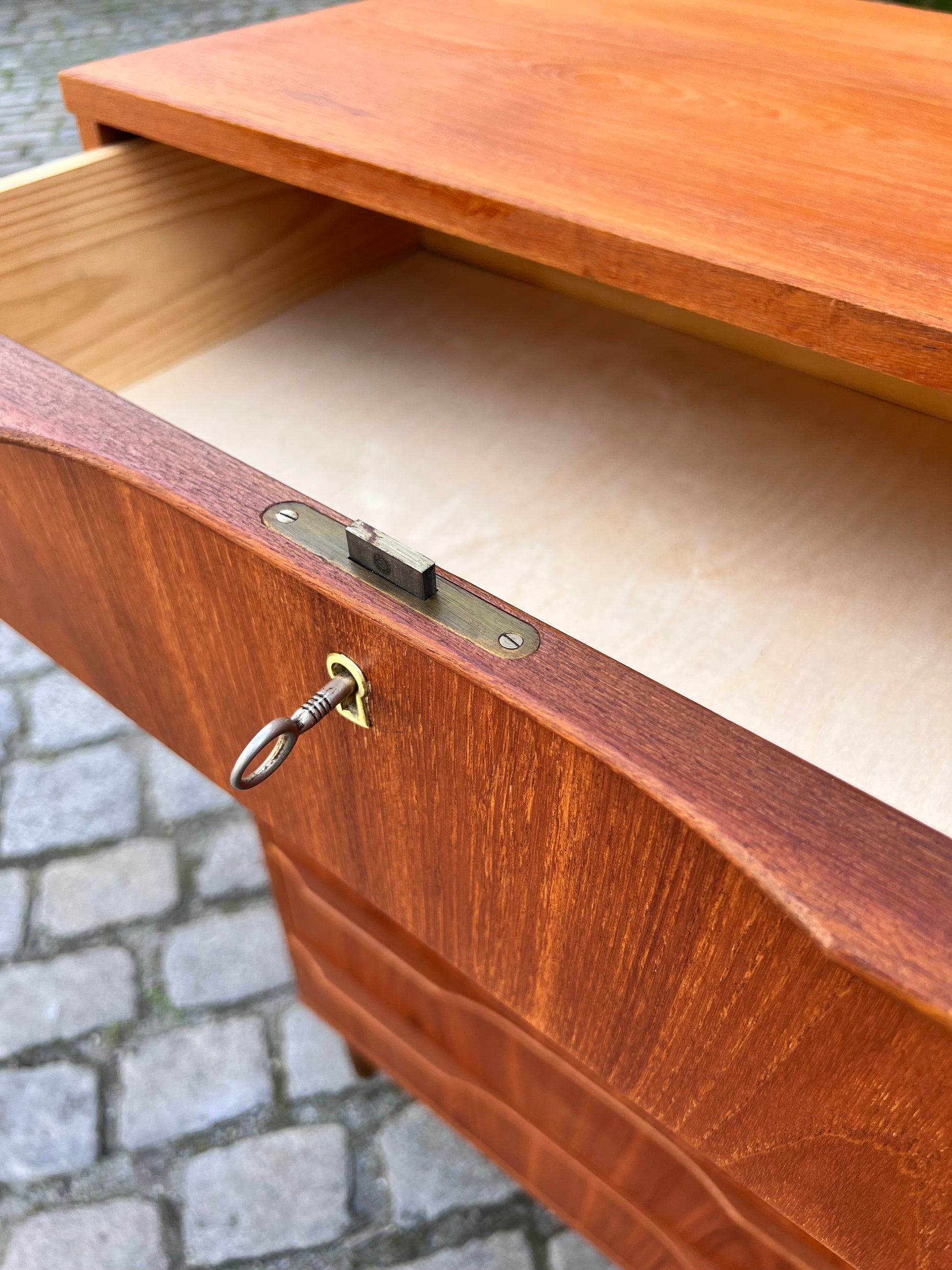 Kommode Teak mit Schloss aus Dänemark
