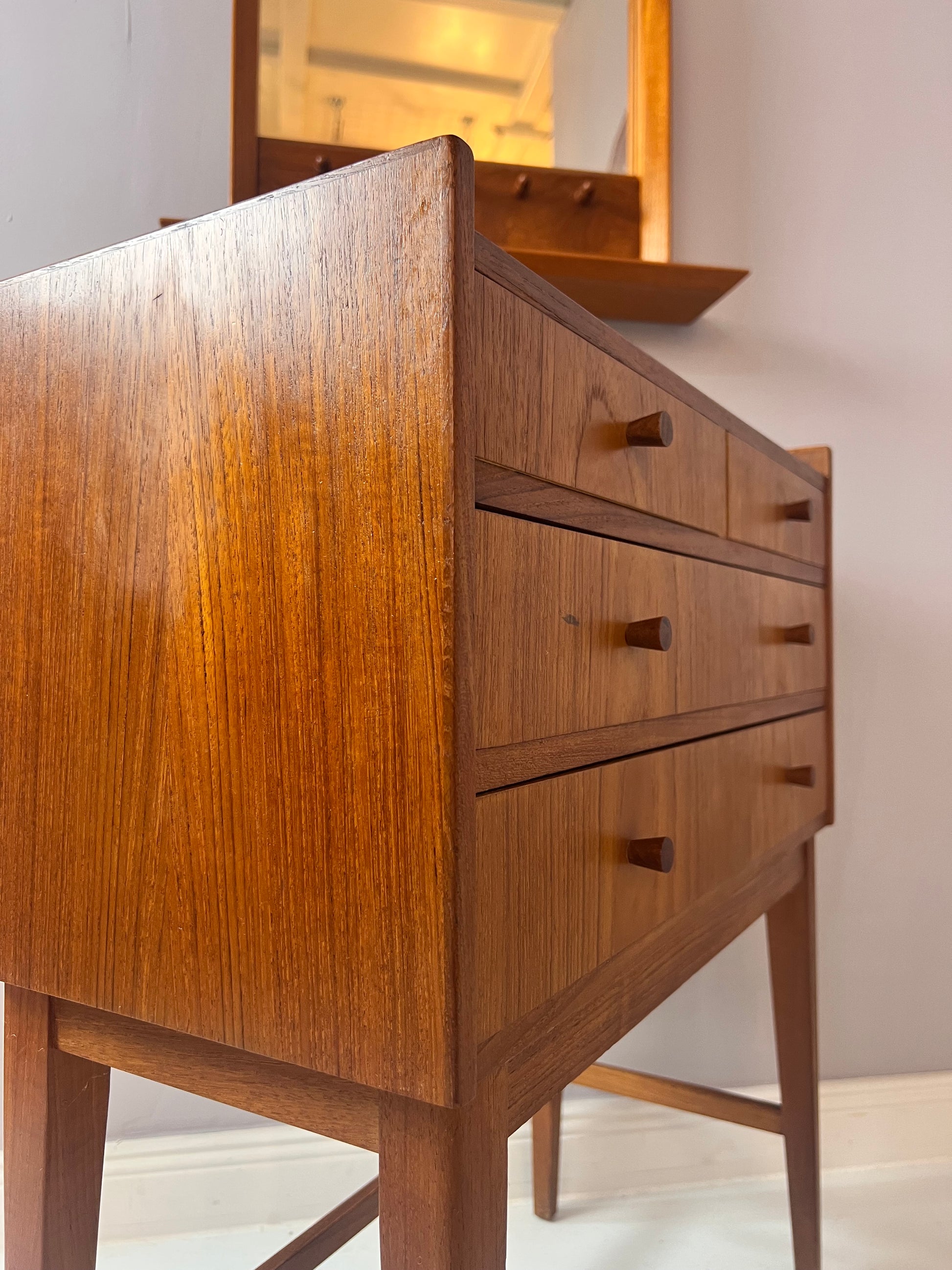 Set: Kommode mit Spiegel Teak