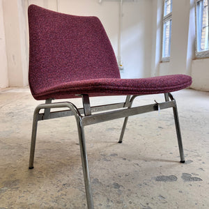 Sessel Lufthavnsstol brombeer-pink Chrom von Anden Arkitekt für Duba Møbelindustri