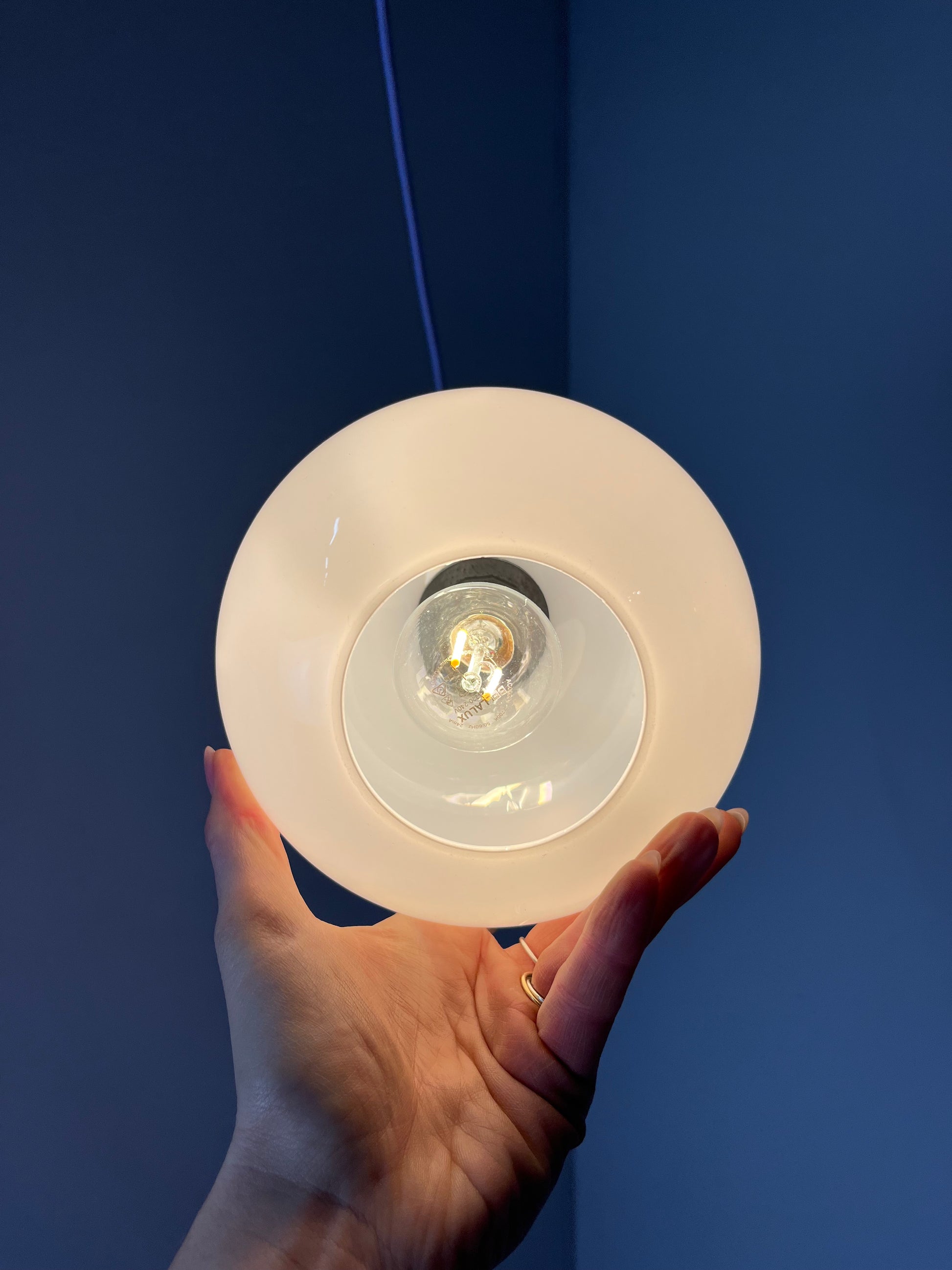 Hängelampe weiß Glas Chrom mit Stab