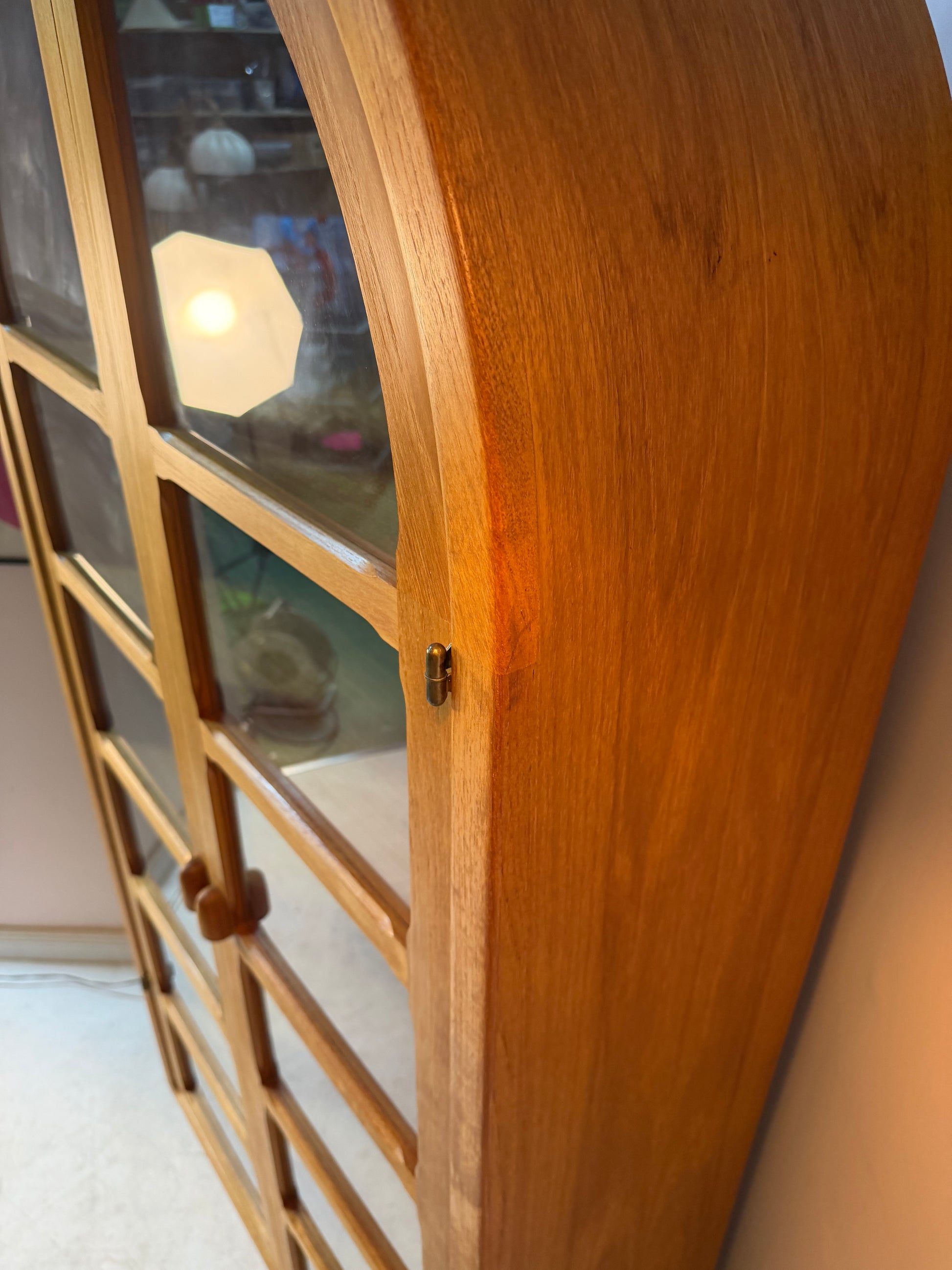 Rundbogen Vitrine Teak von Dyrlund