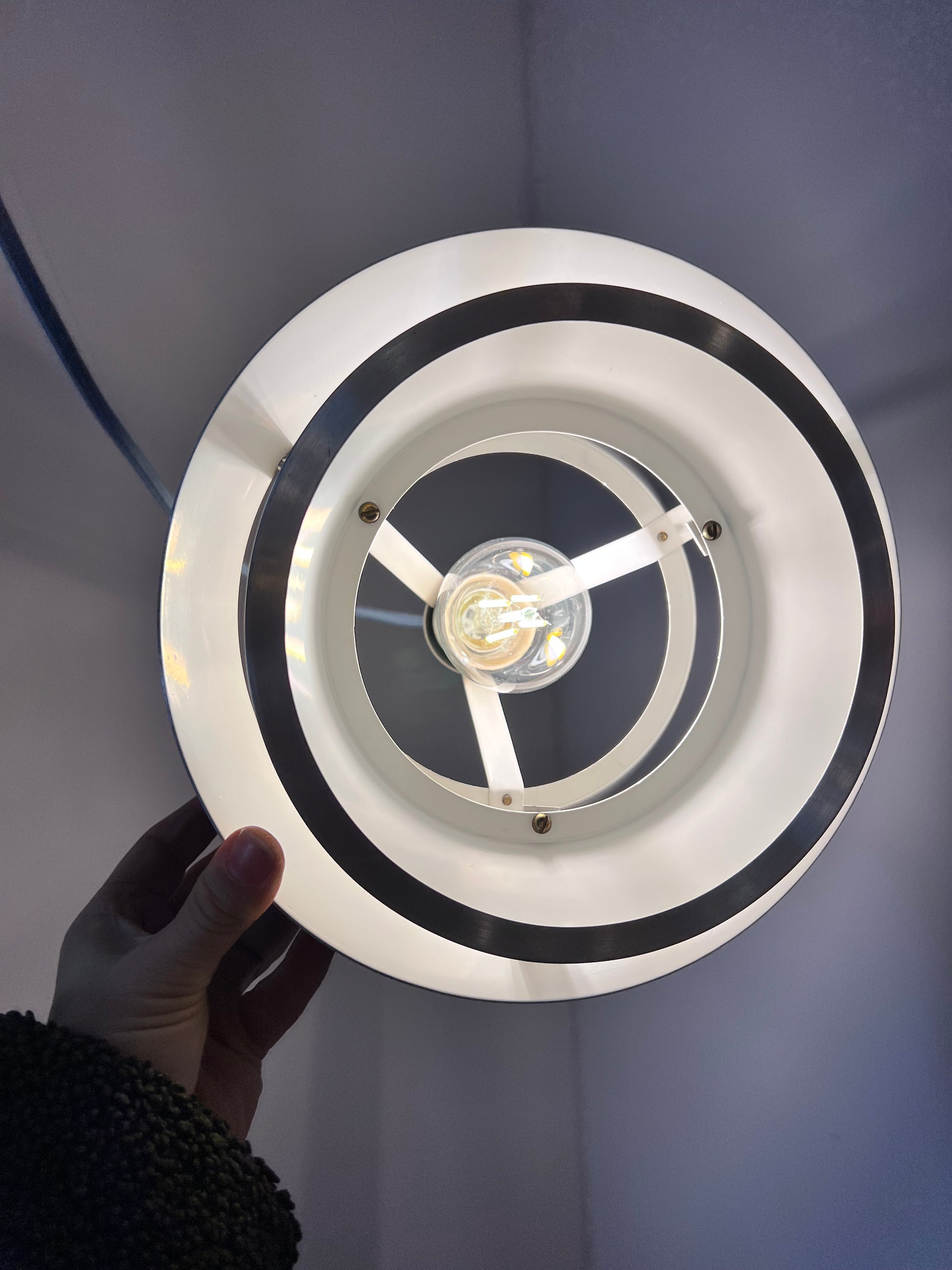 Lamellenlampe Trava schwarz silber von Carl Thore für Granhaga