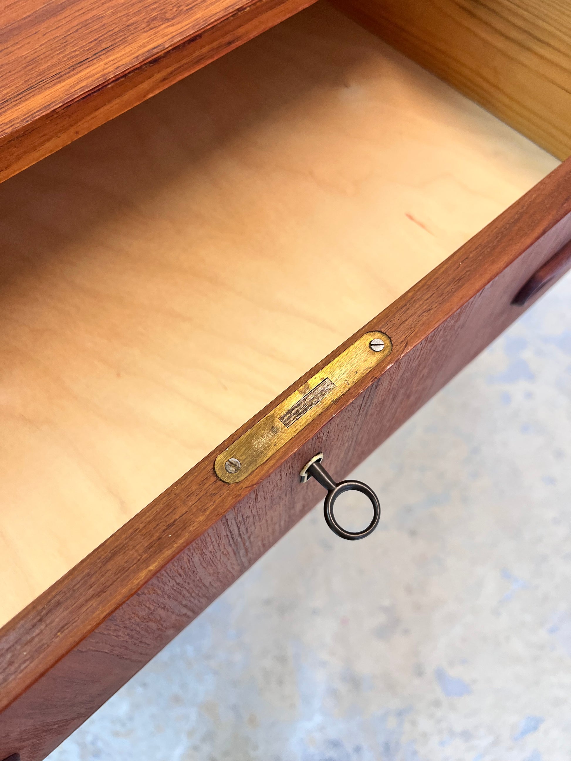 Kommode Teak mit Schloss aus Dänemark