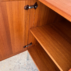Kommode Teak mit Flügeltüren & neuen Chromfüßen von H. W. Klein für Bramin