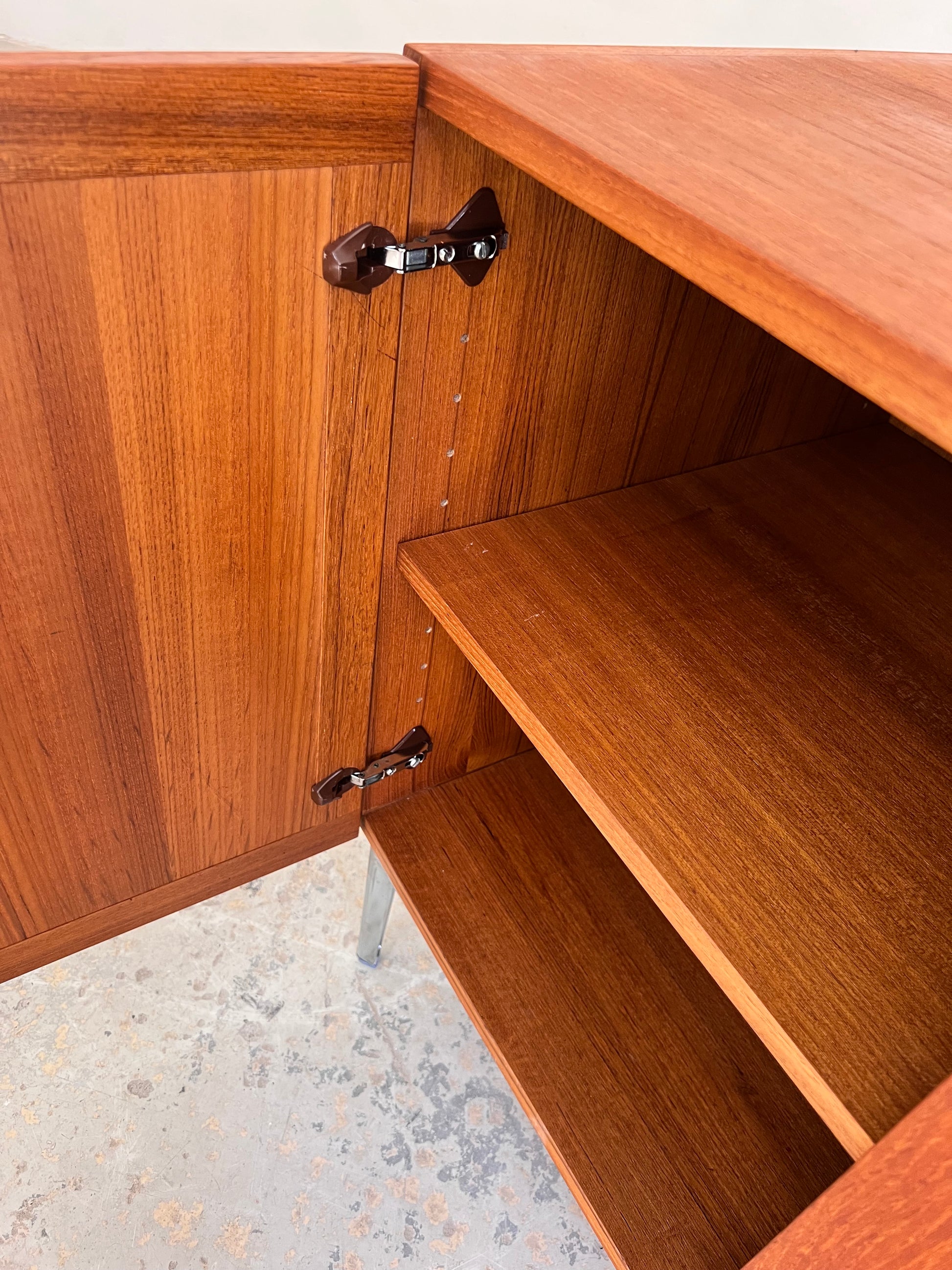 Kommode Teak mit Flügeltüren & neuen Chromfüßen von H. W. Klein für Bramin