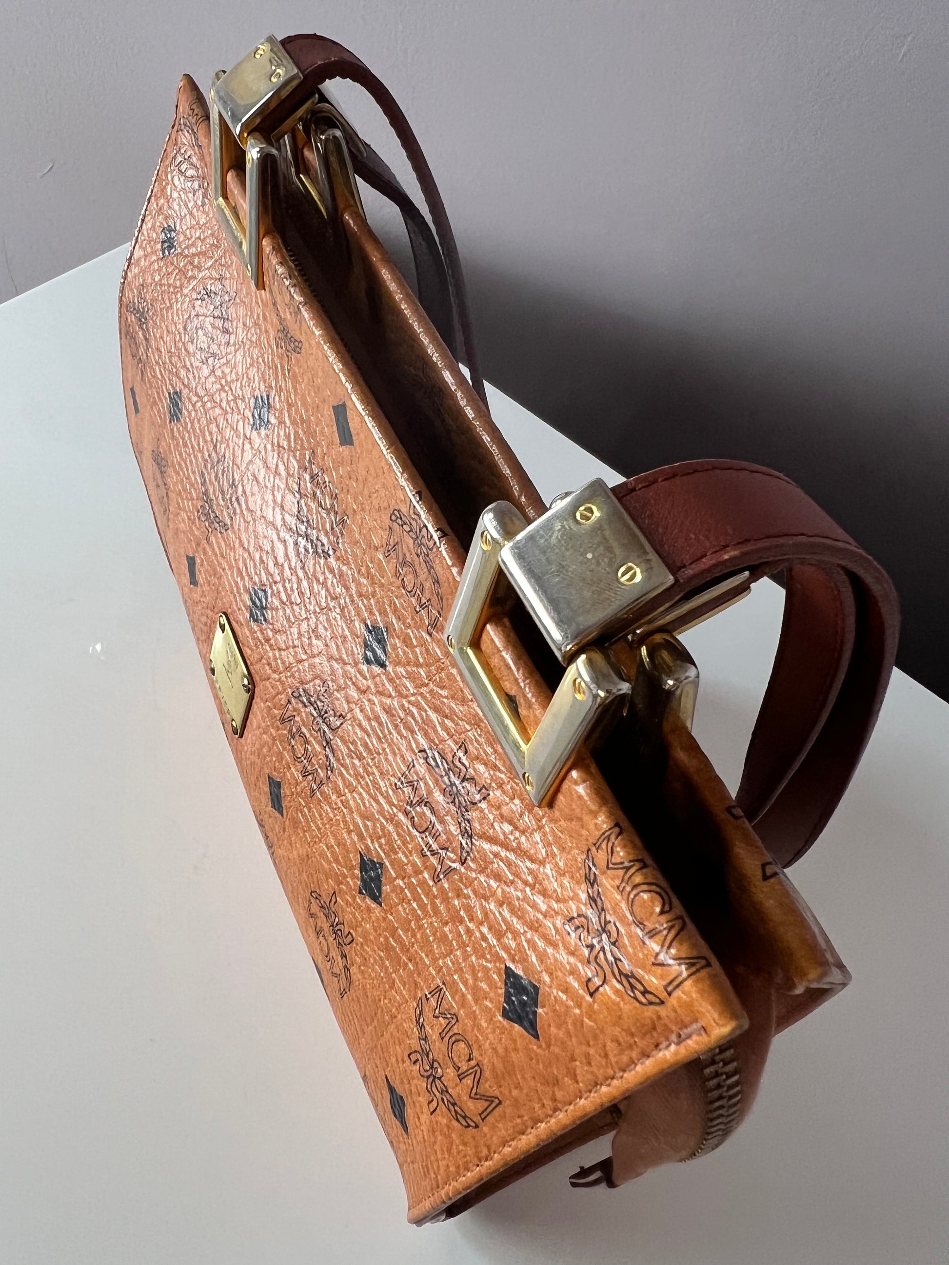 Vintage Designerhandtasche MCM Modell 02031