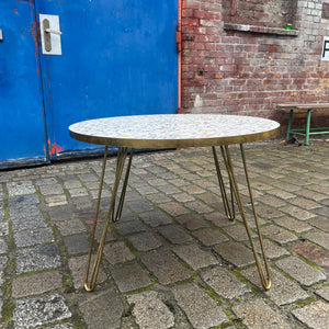 Mosaiktisch weiß grau mit original Messing-Hairpinlegs