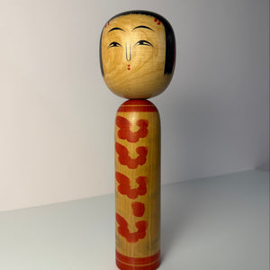 Japanische Kokeshi Holzfigur handbemalt