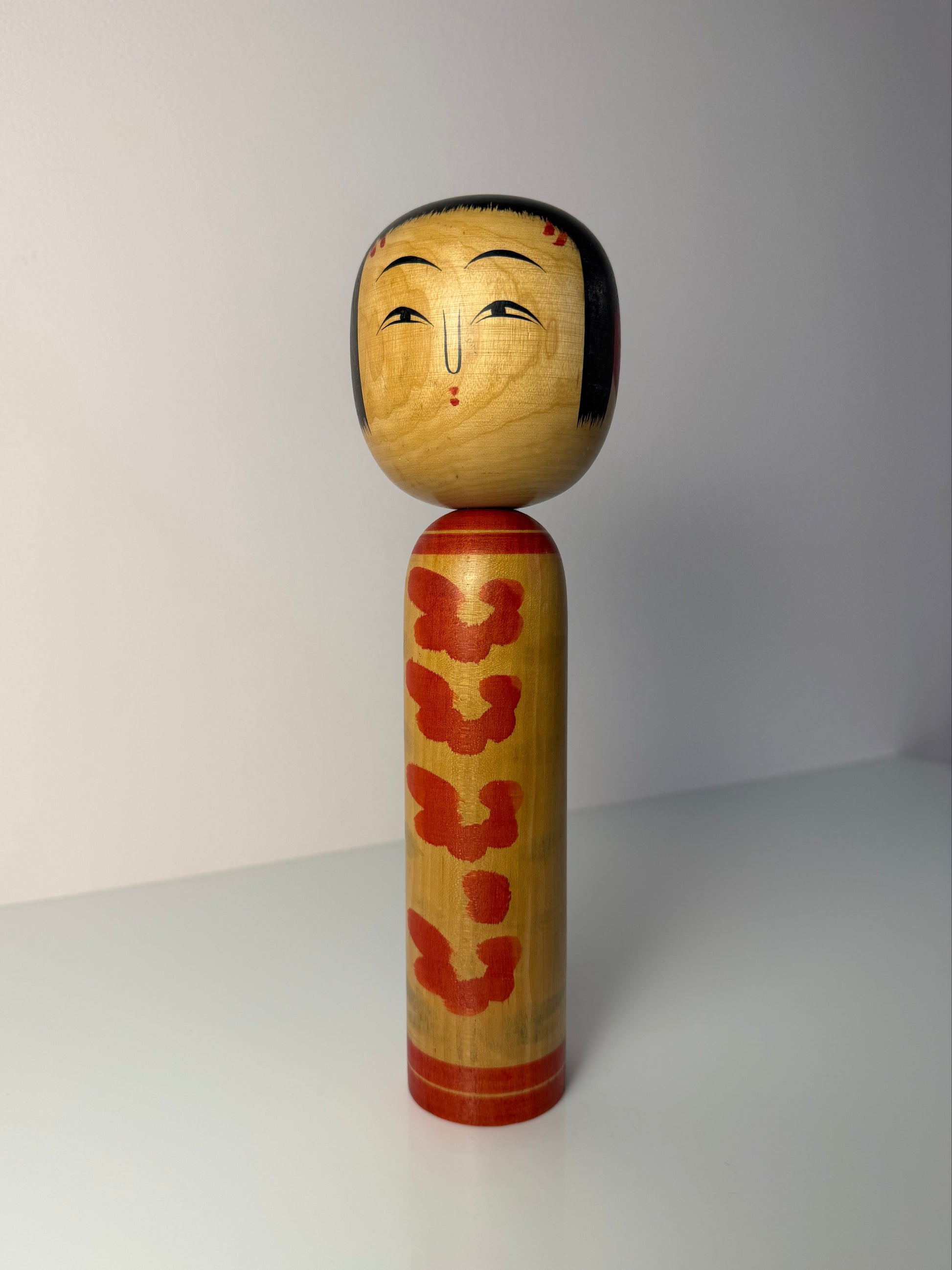 Japanische Kokeshi Holzfigur handbemalt