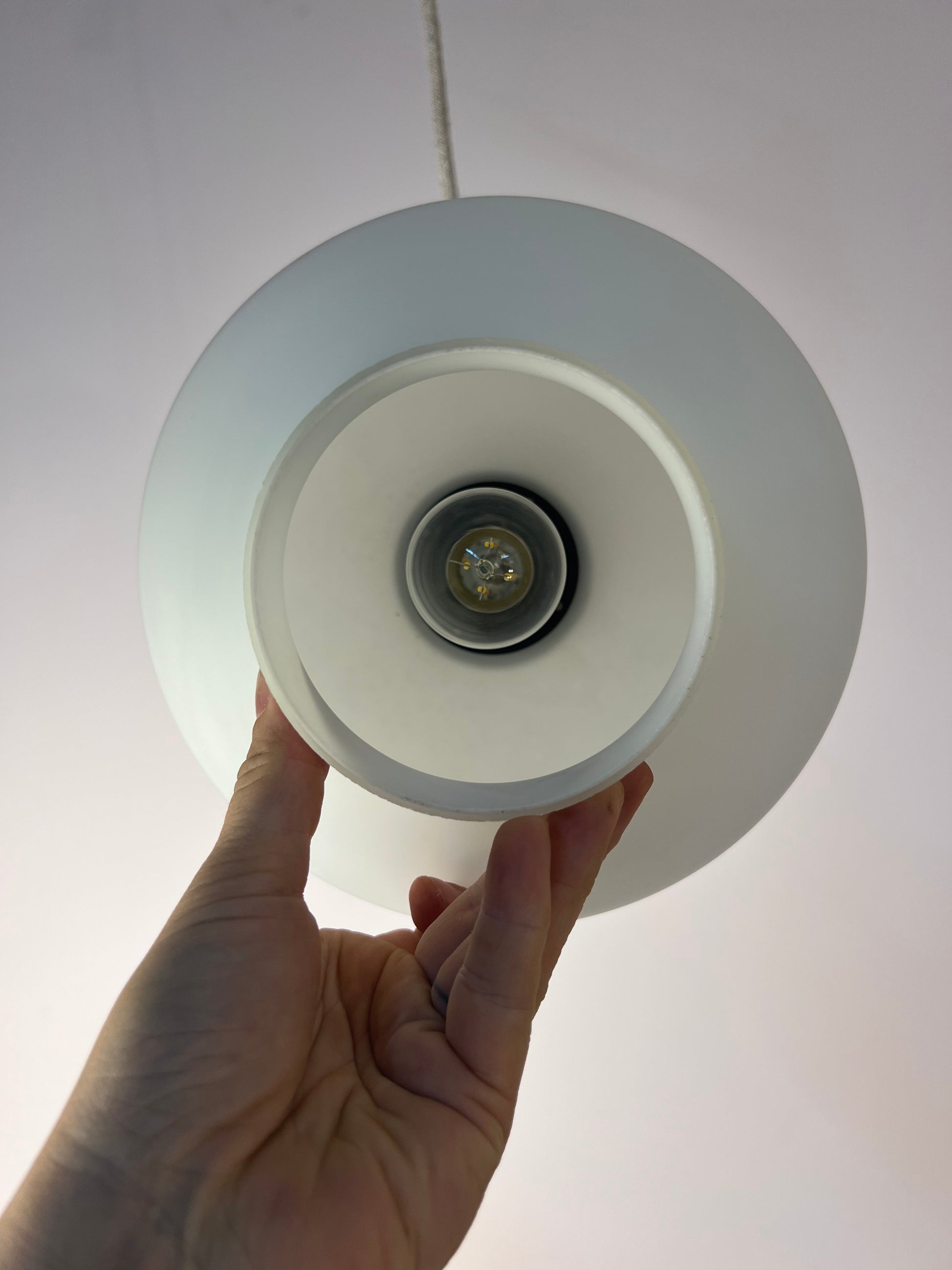 Hängelampe Opalglas Messing aus Dänemark