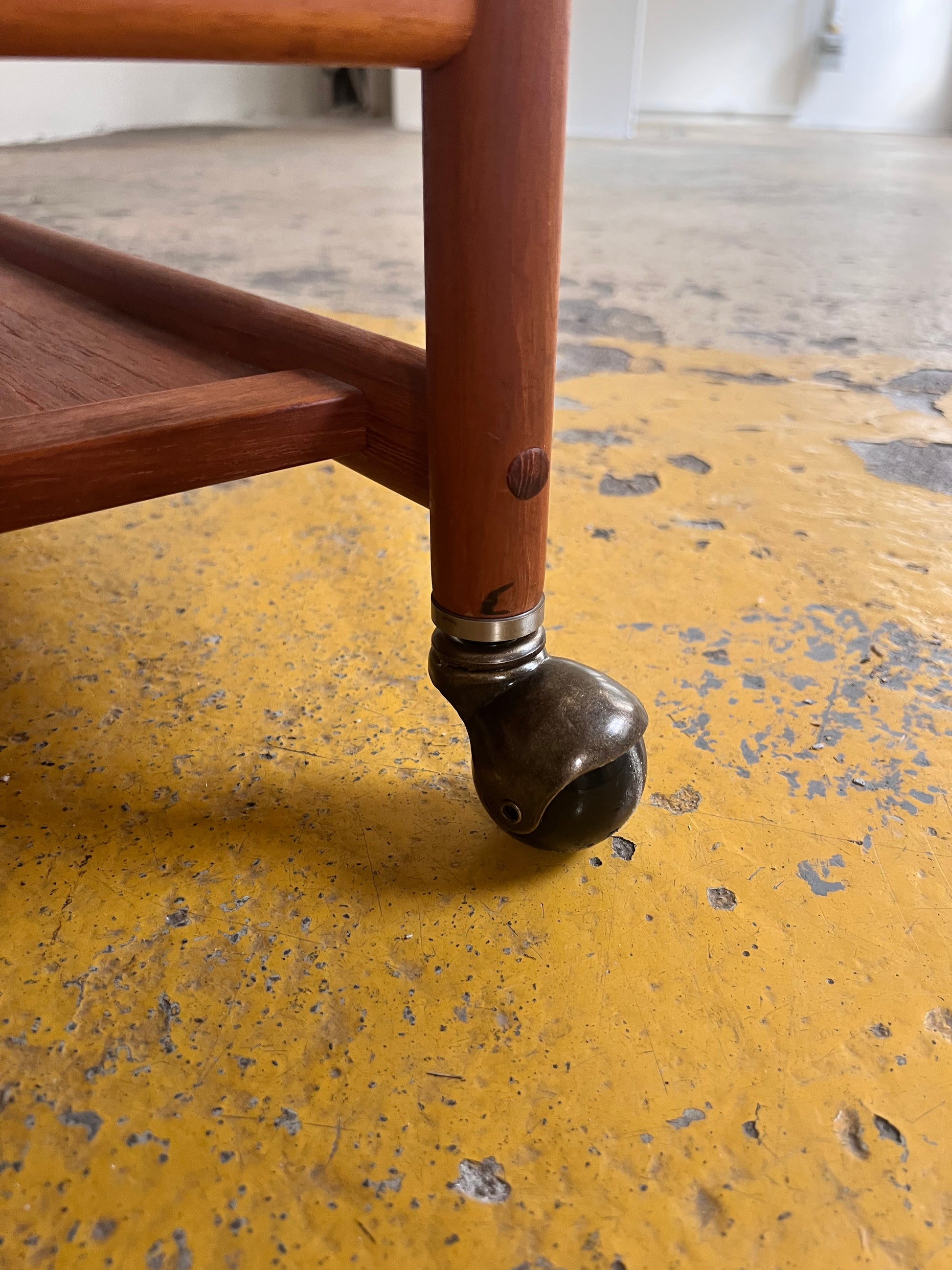 Barwagen Teak von Nissen Dänemark