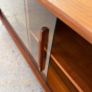 Sideboard Vitrine Teak mit Chromfüßen von Dyrlund