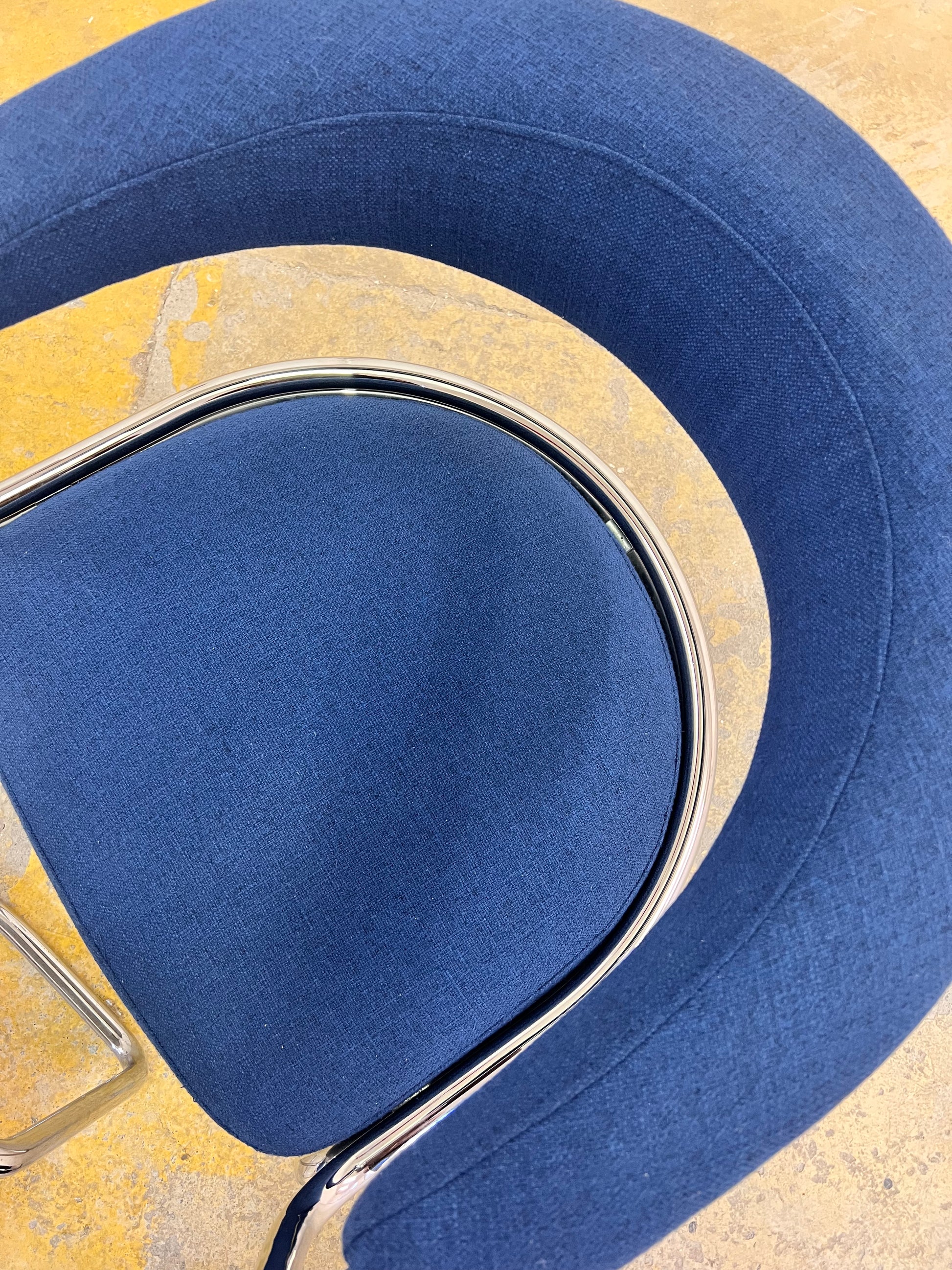 Freischwinger blau Chrom neu gepolstert